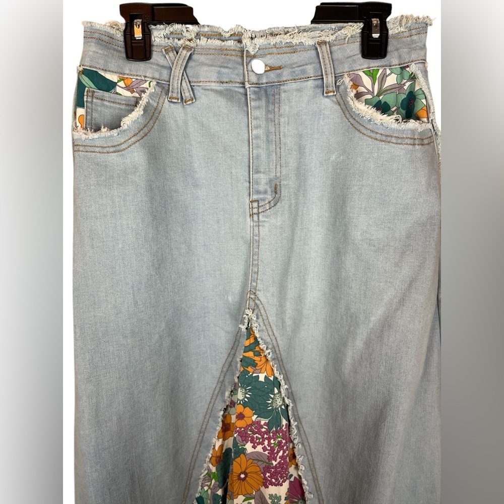 Denim Maxi Skirt with floral detail - Picture 3 of 5
